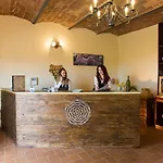 مزرعة للإقامة Borgo Divino مونتيزبيرتولي