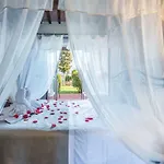 مزرعة للإقامة Borgo Divino مونتيزبيرتولي
