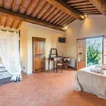 مزرعة للإقامة Borgo Divino مونتيزبيرتولي