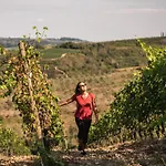 مزرعة للإقامة Borgo Divino *